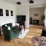 exklusives Studioapartment - in traumhafter Lage direkt am Halensee